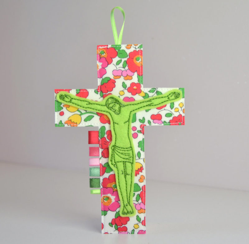 crucifix croix en tissu