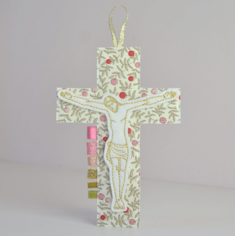 crucifix tissu
