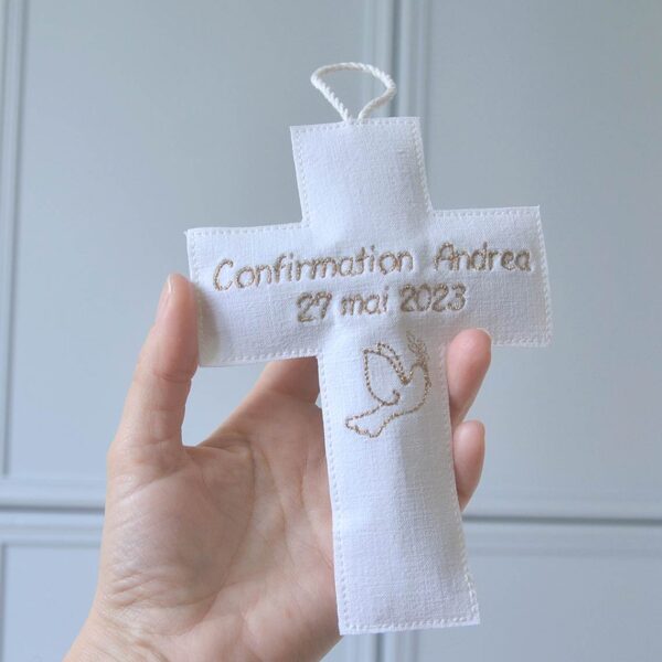 sachet de lavande croix brodée cadeau invité confirmation communion