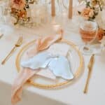 ballotin contenant à dragées mariage ailes d'ange en tissu blanc à paillettes