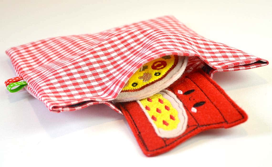 dinette pizza en feutrine brodée
