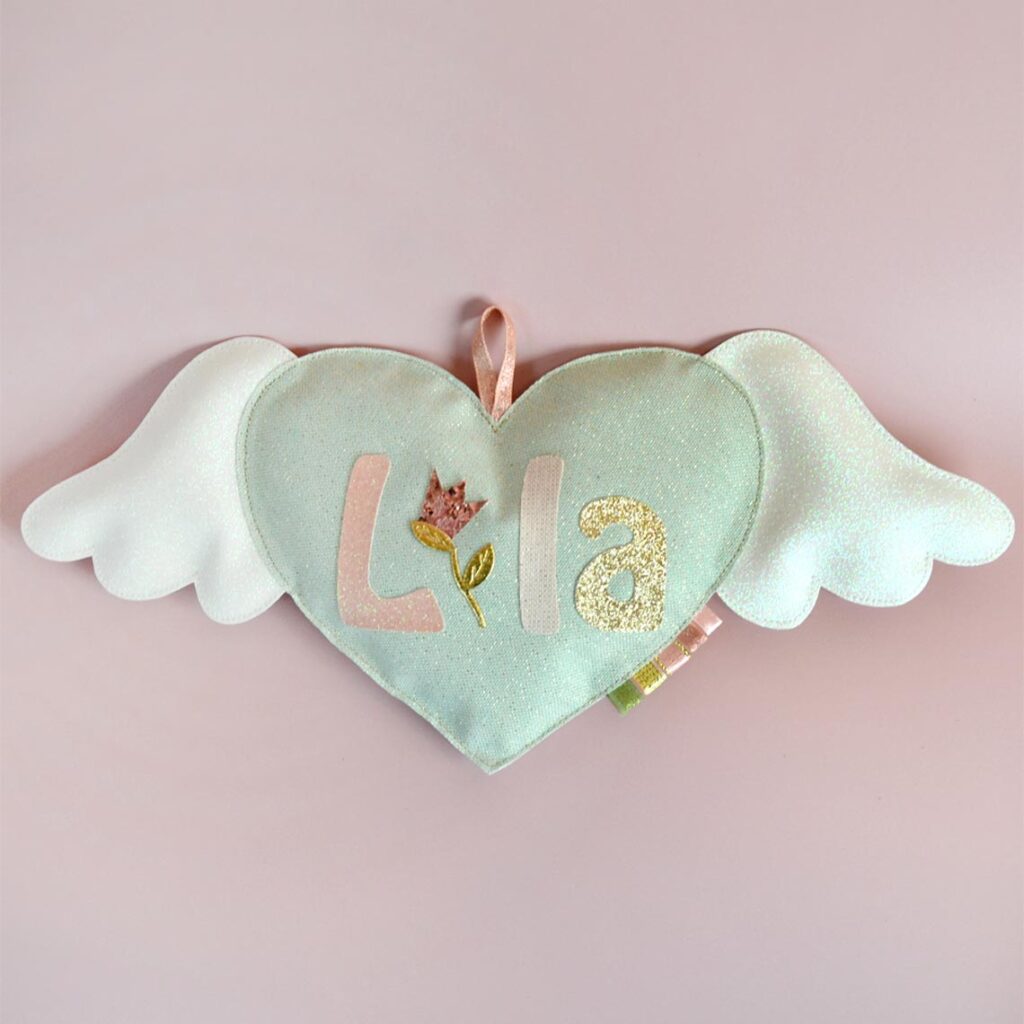 panneau de porte en tissu personnalisé prénom en forme de coeur