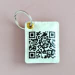 Photo verso : Porte-clés en simili cuir avec QR code imprimé, renvoyant vers le site internet de la société Brionne.