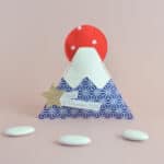 Ballotin à dragées japonisant modèle Mont Fuji en tissu graphique, fait main