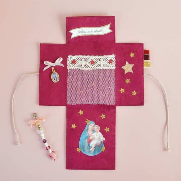 Oratoire de poche textile rouge pailleté, intérieur bordeaux, message “Suis ton étoile”