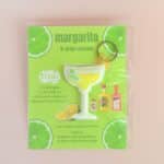 Goodie cocktail Margarita personnalisé avec porte-clés cousu main et carte recette aimantée, présenté dans une pochette transparente