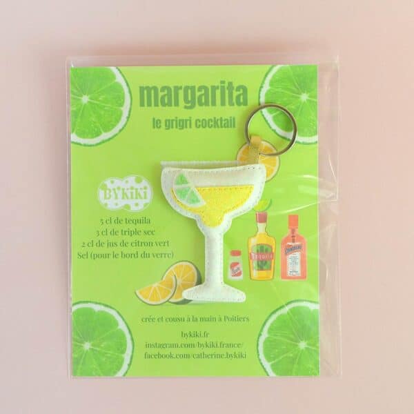 Goodie cocktail Margarita personnalisé avec porte-clés cousu main et carte recette aimantée, présenté dans une pochette transparente
